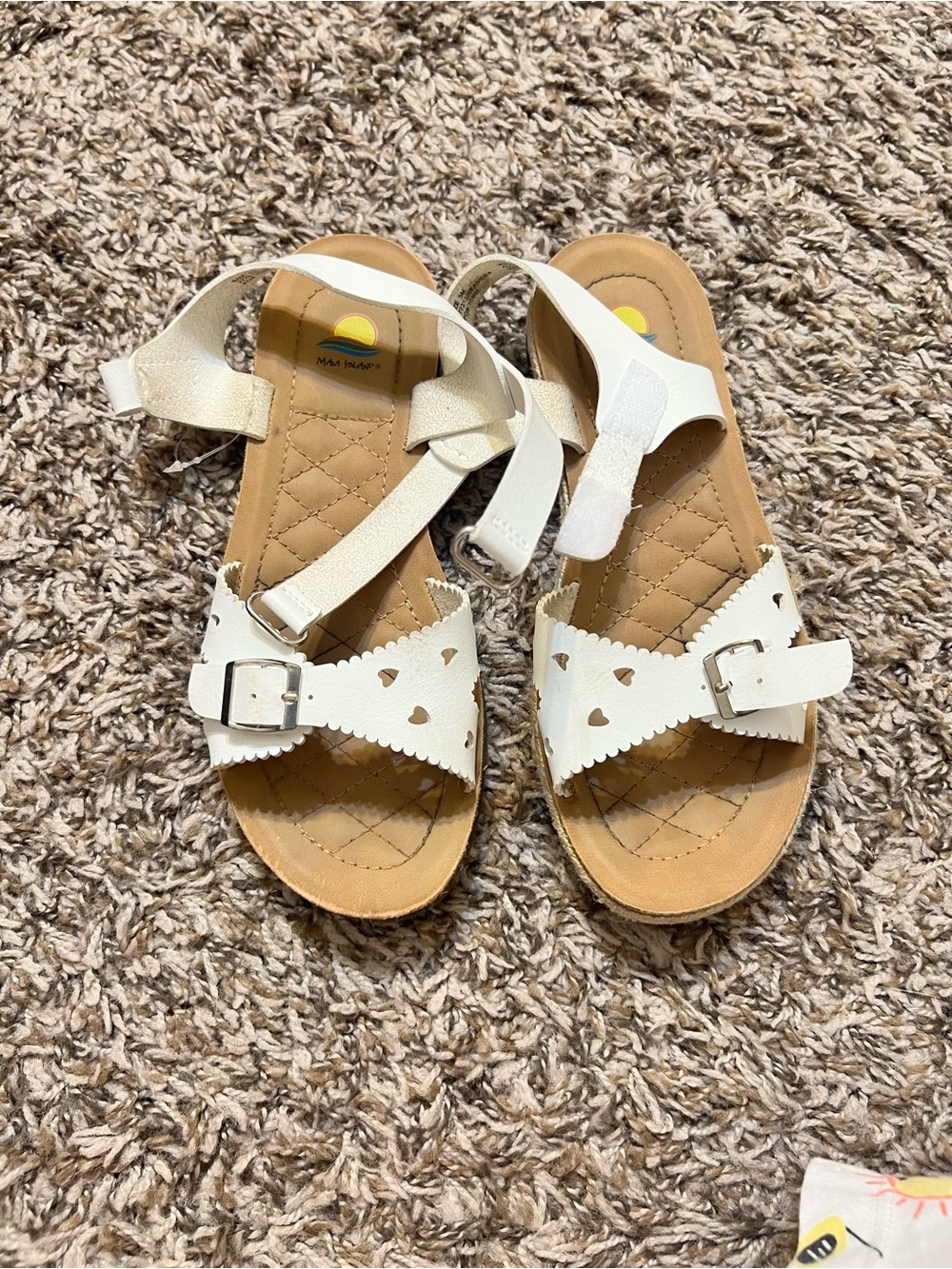 Girl’s Maui island white heart sandals. Size 5